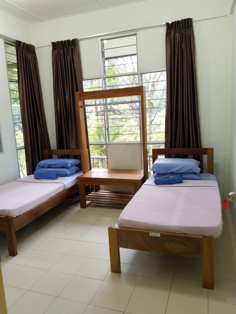 Twin room with air conditioning at the Deramakot Reception Centre